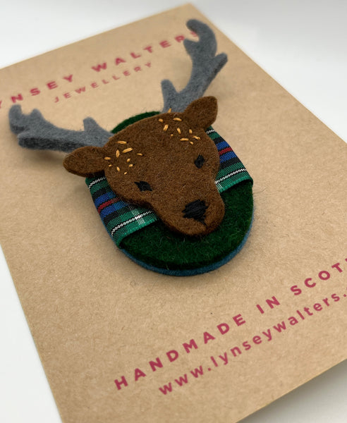 Stag Head Brooch - Rose Hunting