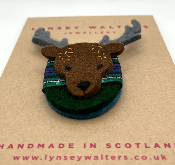Stag Head Brooch - Rose Hunting