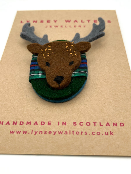Stag Head Brooch - Rose Hunting