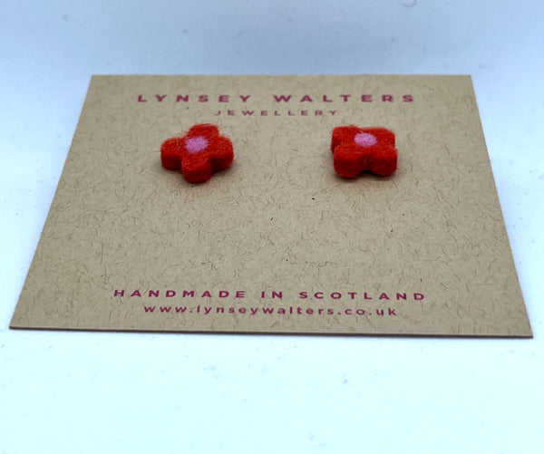 Tiny flower studs - Coral