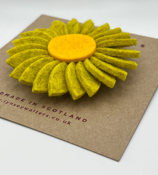 Retro Daisy Brooch - Yellow
