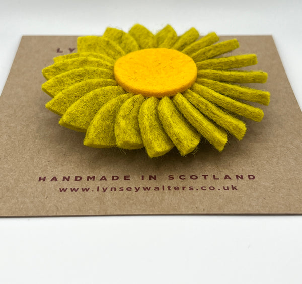 Retro Daisy Brooch - Yellow