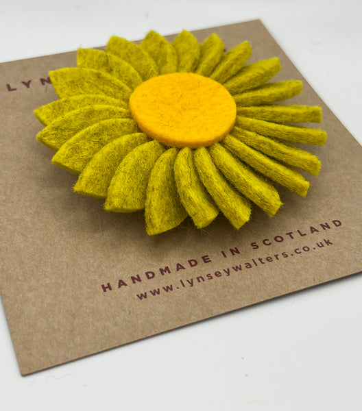 Retro Daisy Brooch - Yellow