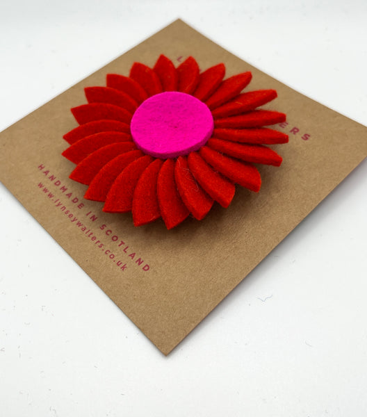 Retro Daisy Brooch Red