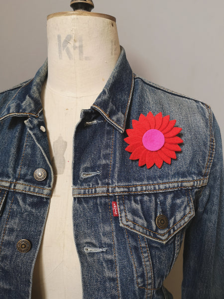 Retro Daisy Brooch Red