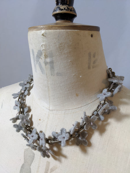 Flower Confetti Necklace Grey