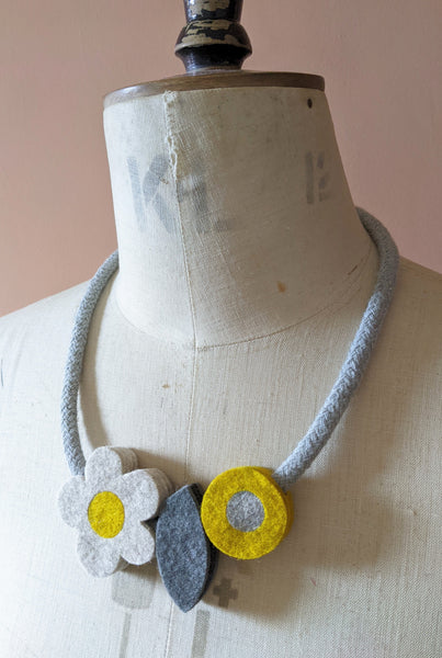 Daisy Bud Necklace - Daisy Mustard