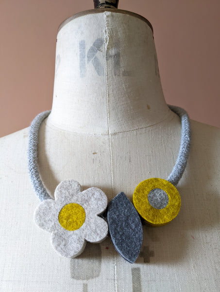 Daisy Bud Necklace - Daisy Mustard