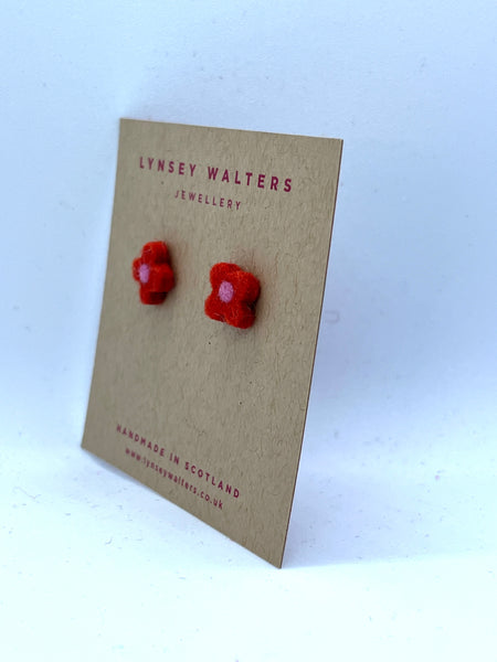 Tiny flower studs - Coral