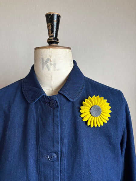 Retro Daisy Brooch Yellow & Grey