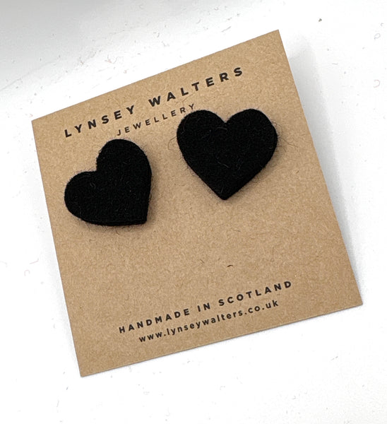 Large heart studs - Black