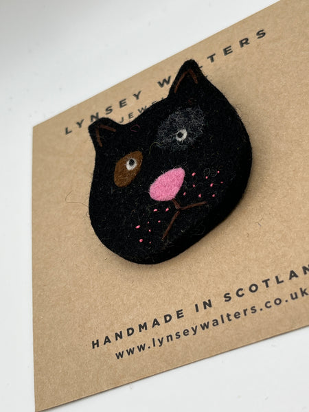 Grumpy Doggy Brooch - black