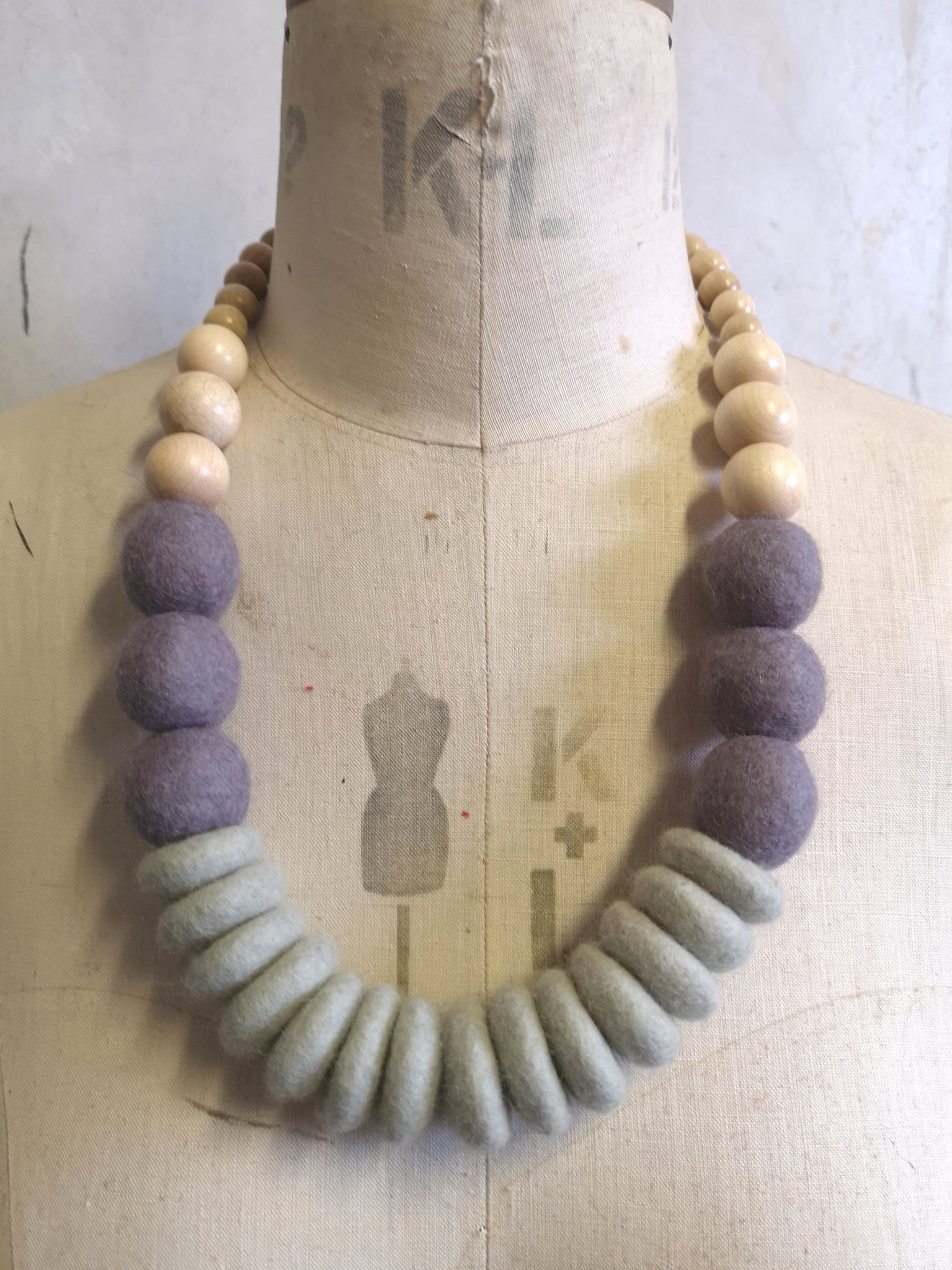 Throw on Merino and Wood Necklace Grey