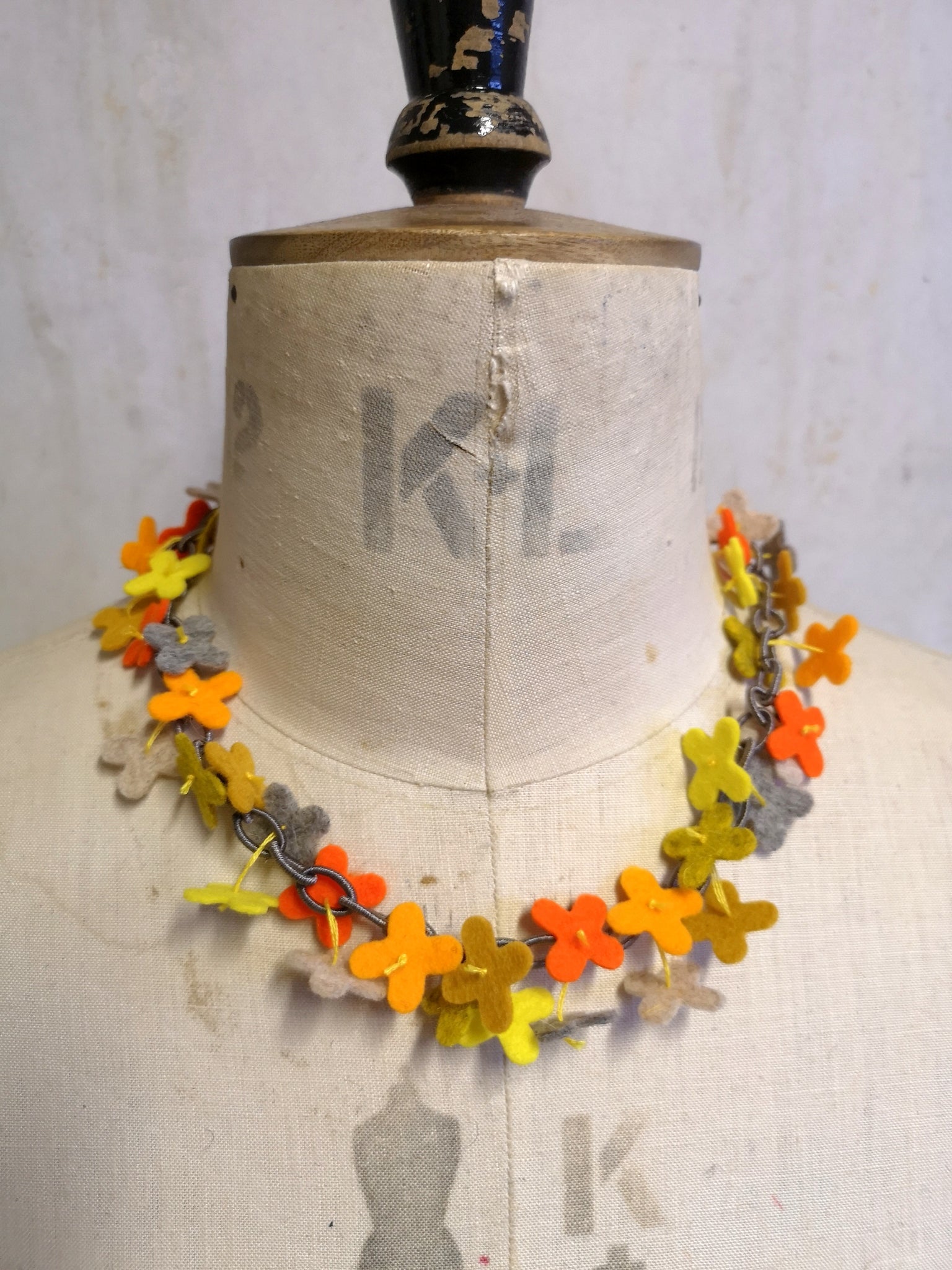 Flower Confetti Necklace Orange Mix