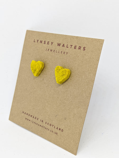 Tiny heart studs - Mustard