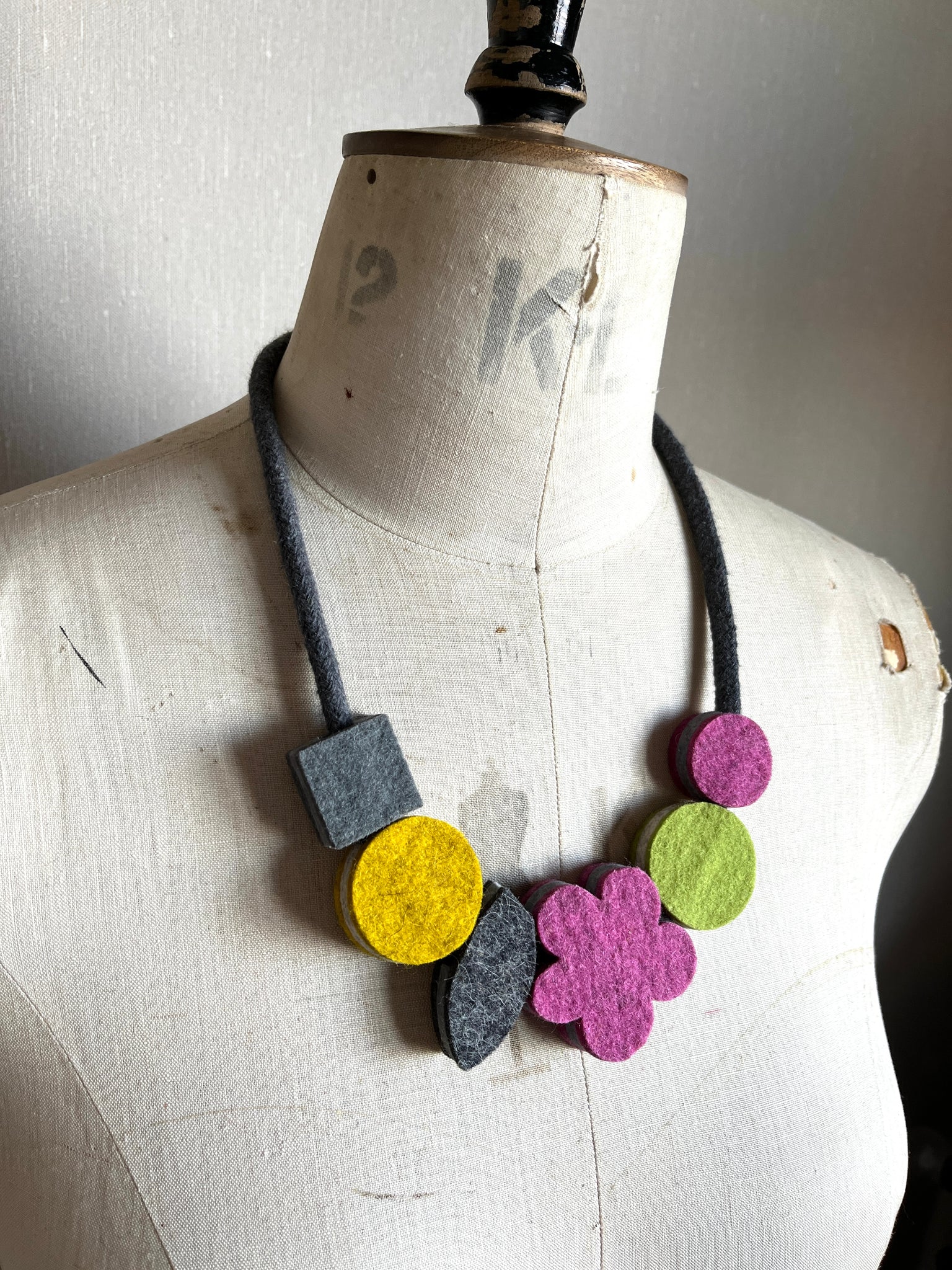 Pop Flower Necklace Grey with Soft Multi
